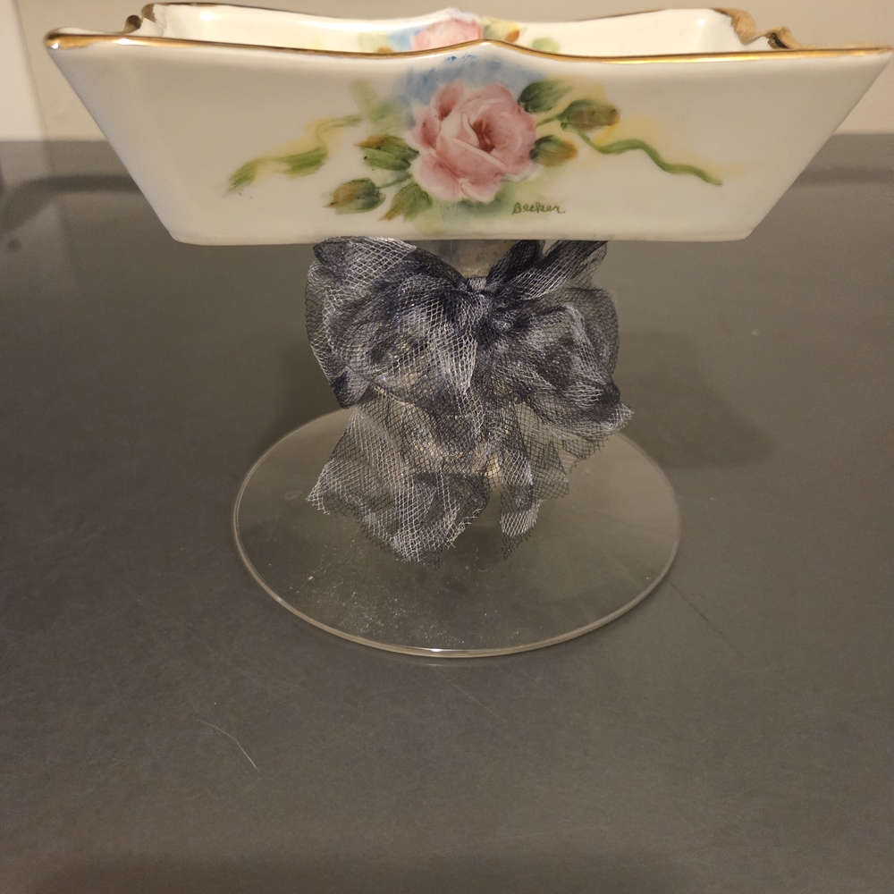 Floral Pedestal Soap Dish